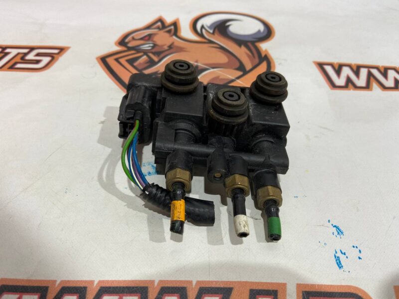LR070245 Front air suspension valve block Range Rover L405 (2013-2021) USED - Image 28