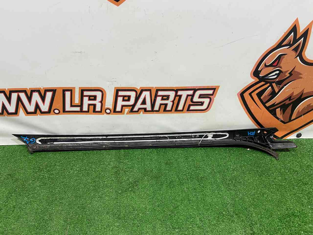 LR076514 Right windshield pillar cover for Range Rover Sport L494 (2014-2022) Used cost 60 € in stock 1 pcs.