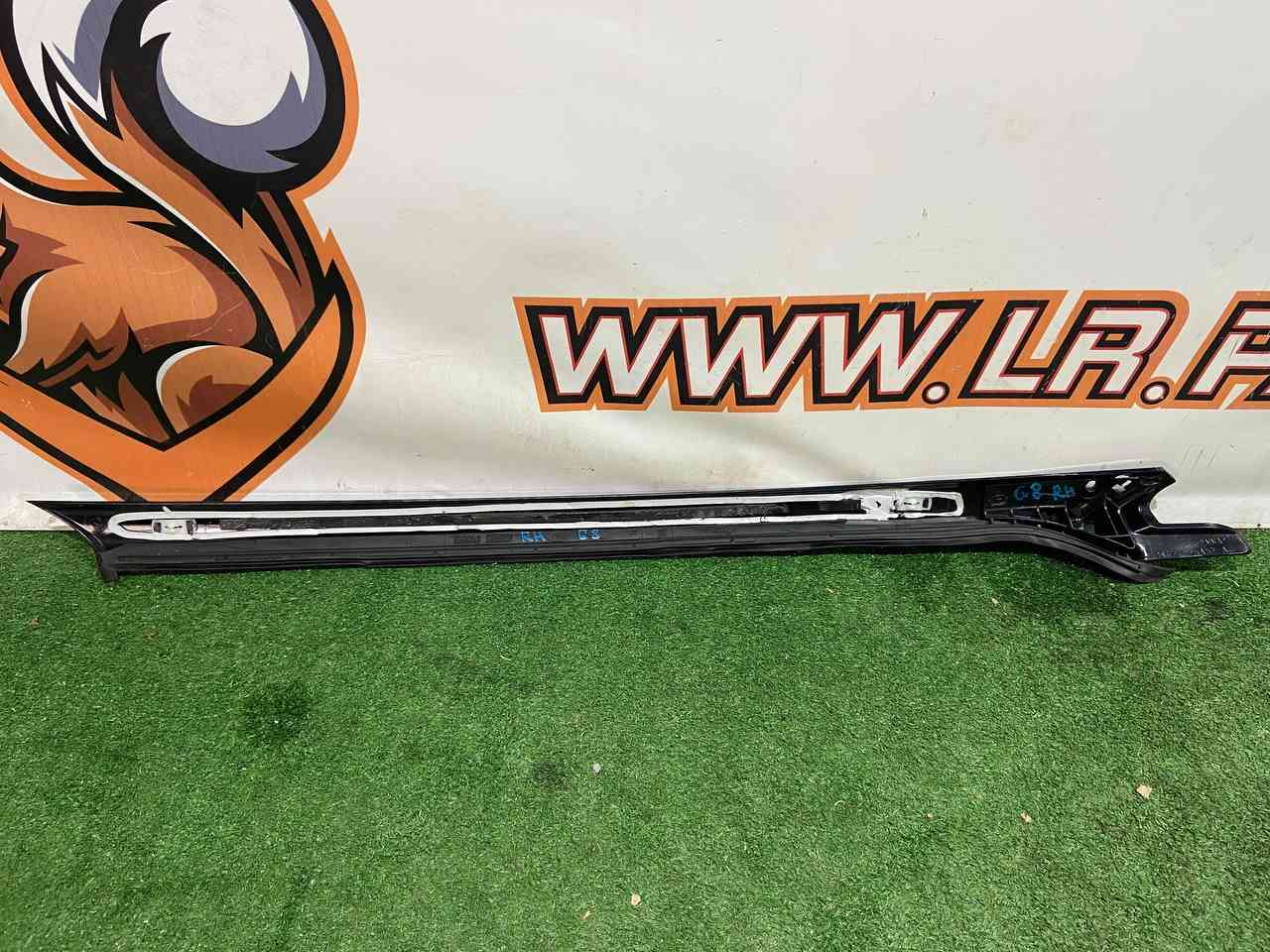 LR076514 Right windshield pillar cover for Range Rover Sport L494 (2014-2022) Used cost 60 € in stock 1 pcs.