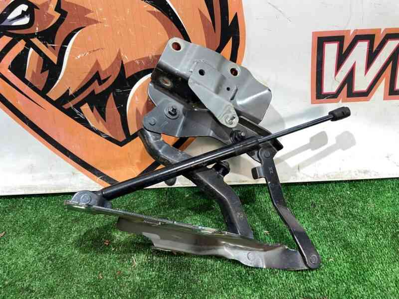LR080203 Hood hinge right Land Rover Discovery 5 L462 (2017-) used - Image 13