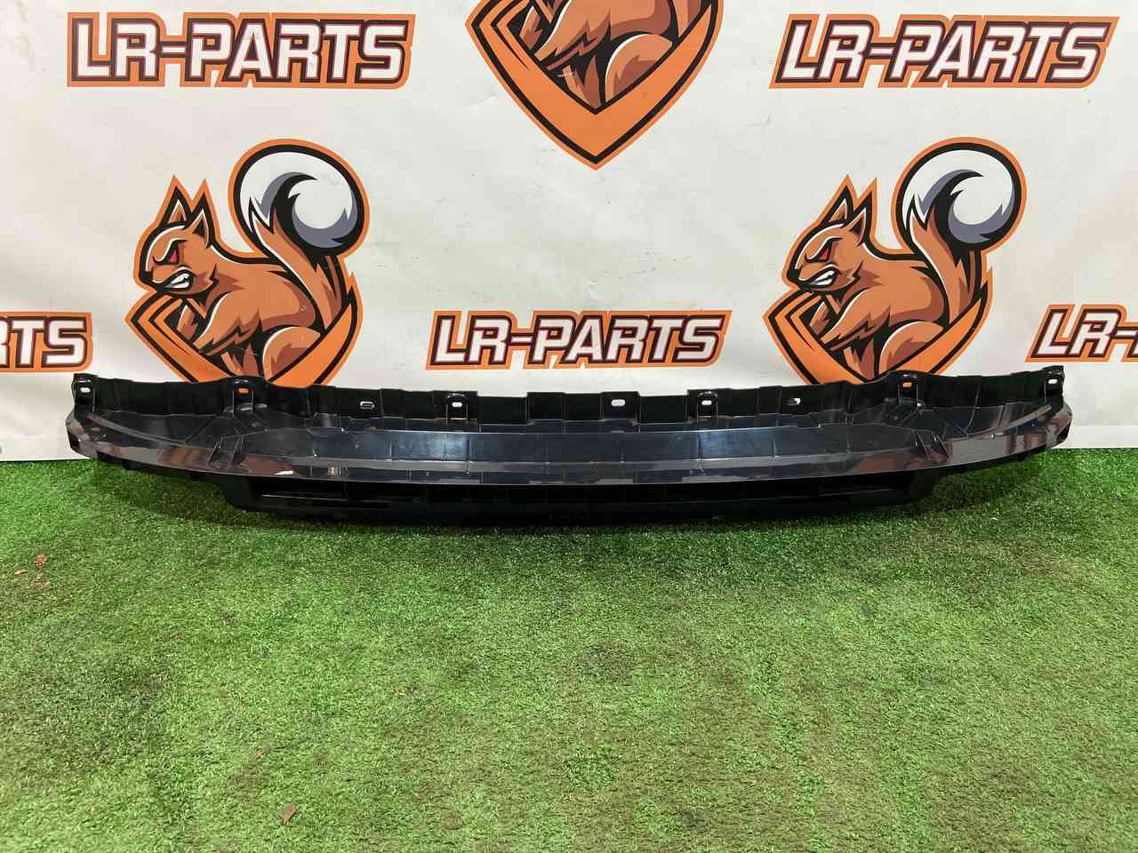 LR083117 Front bumper mounting bracket Land Rover Discovery 5 L462 (2017-) used cost 125 € in stock 1 pcs.