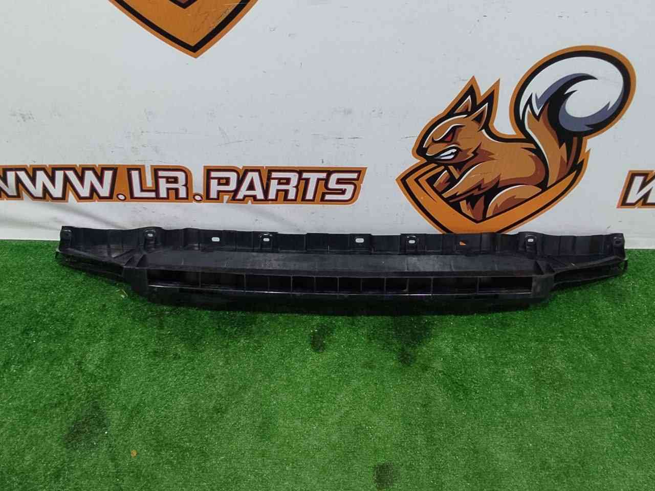 LR083117 Front bumper mounting bracket Land Rover Discovery 5 L462 (2017-) used cost 125 € in stock 1 pcs.