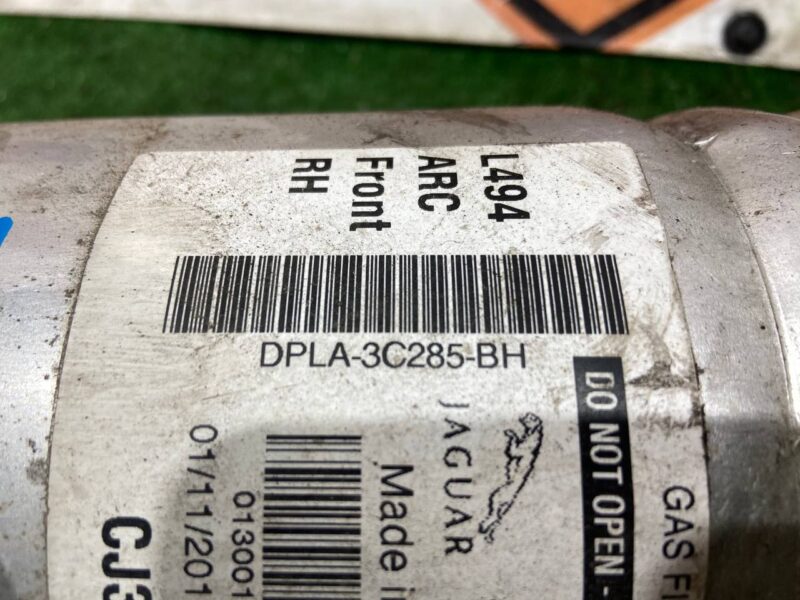 LR087083 Shock absorber front right pneumatic adaptive RANGE ROVER SPORT L494 13- Used cost 300 € in stock 2 pcs.