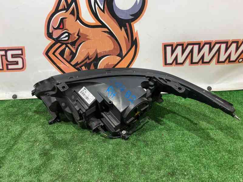 LR090392 Right headlight Range Rover Sport L494 (2014-2022) Used cost 550 € in stock 1 pcs.