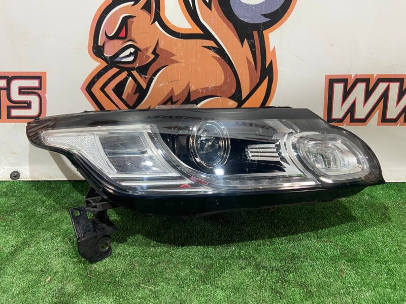 LR090392 Right headlight Range Rover Sport L494 (2014-2022) Used cost 550 € in stock 1 pcs.