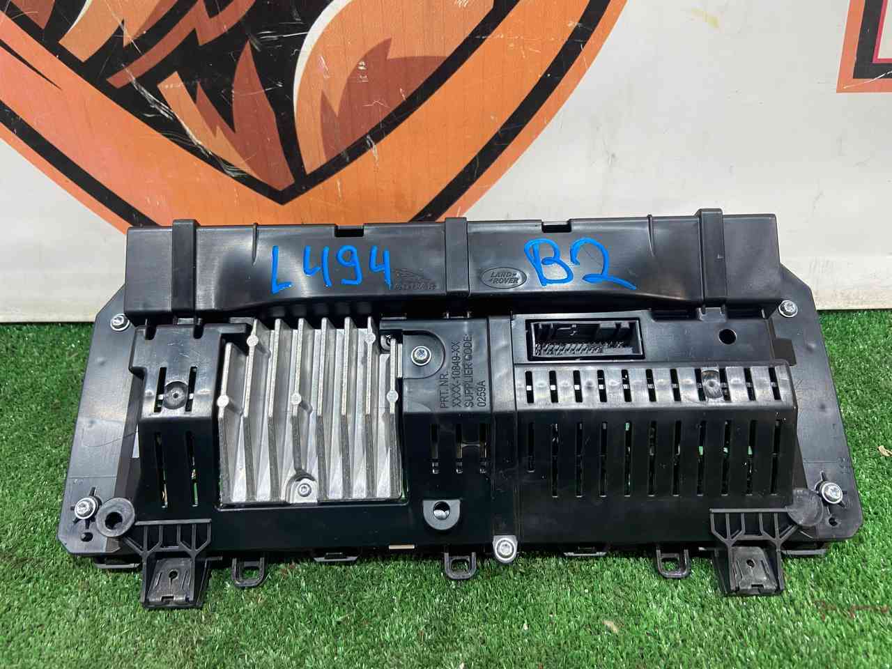 LR090570 TFT dashboard 2017 Range Rover Sport L494 (2014-2022) Used cost 750 € in stock 1 pcs.