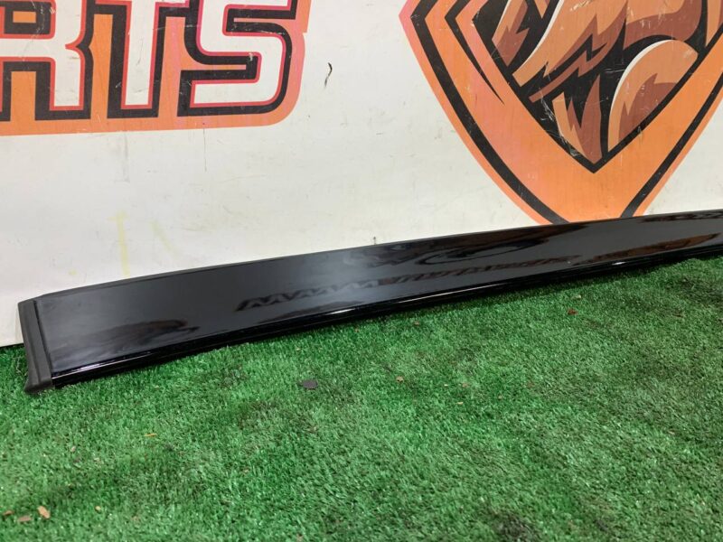 LR092749 Left roof lining Range Rover Velar L560 (2018-) used cost 65 € in stock 1 pcs.