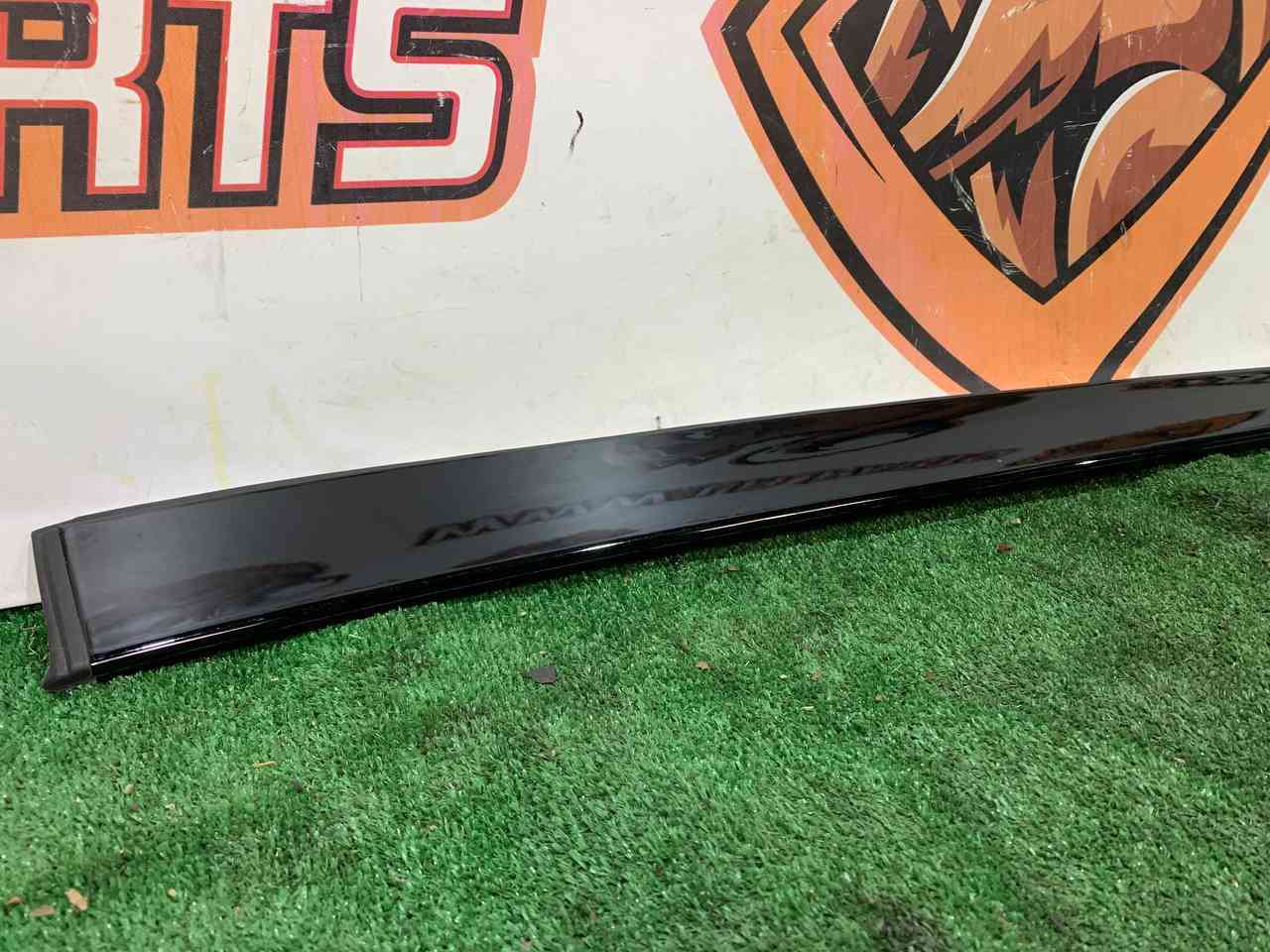 LR092749 Left roof lining Range Rover Velar L560 (2018-) used cost 65 € in stock 1 pcs.