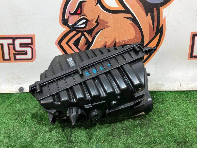 LR095789 Air filter housing right Range Rover Sport L494 (2014-2022) Used cost 250 € in stock 1 pcs.