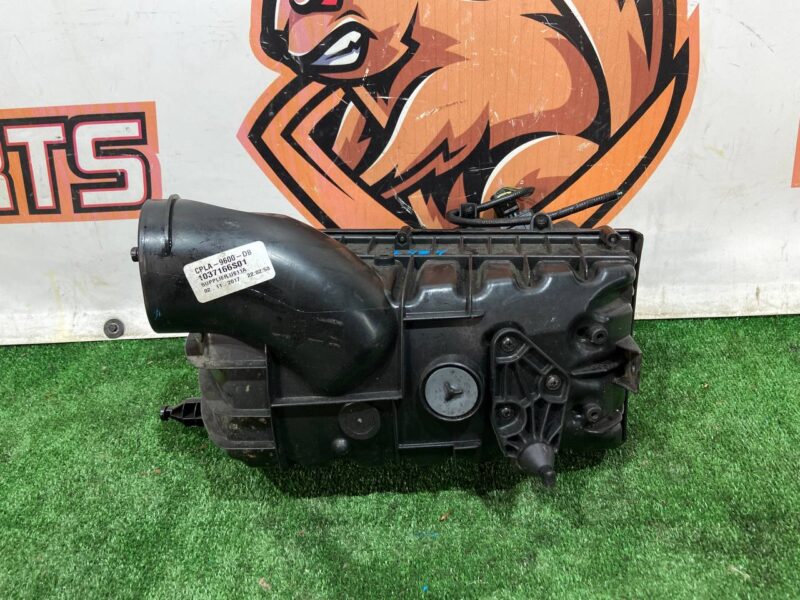 LR095789 Air filter housing right Range Rover Sport L494 (2014-2022) Used - Image 12