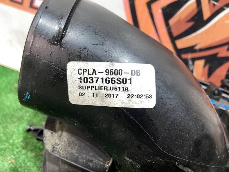 LR095789 Air filter housing right Range Rover Sport L494 (2014-2022) Used - Image 13