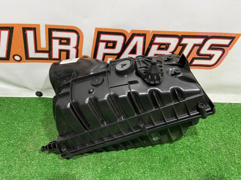 LR095789 Air filter housing right Range Rover Sport L494 (2014-2022) Used cost 250 € in stock 1 pcs.