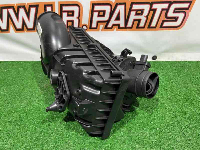 LR095789 Air filter housing right Range Rover Sport L494 (2014-2022) Used cost 250 € in stock 1 pcs.