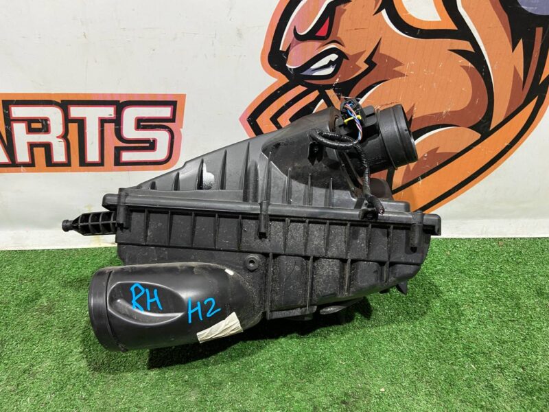 LR095789 Air filter housing right Range Rover Sport L494 (2014-2022) Used cost 250 € in stock 1 pcs.