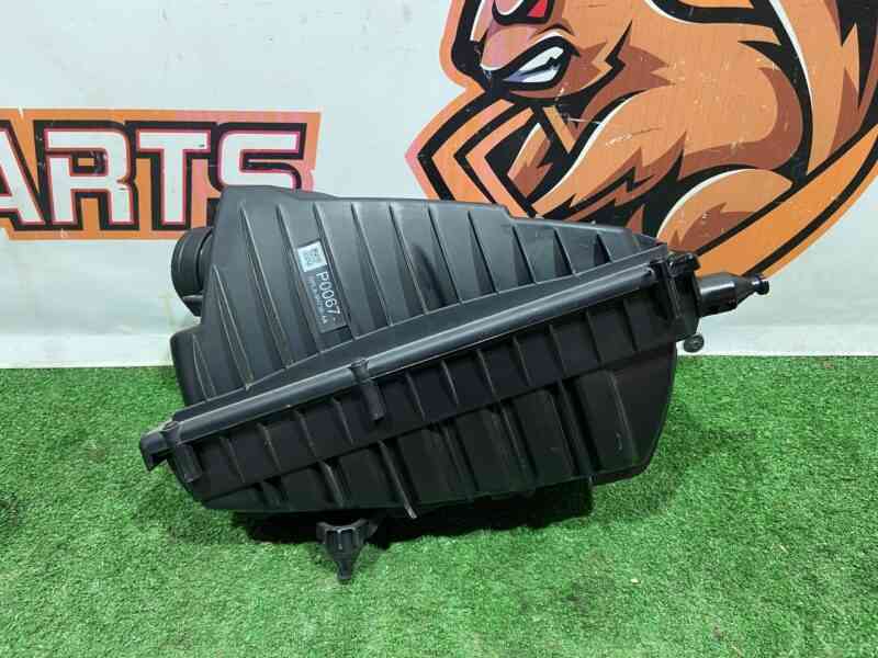 LR095789 Air filter housing right Range Rover Sport L494 (2014-2022) Used cost 250 € in stock 1 pcs.