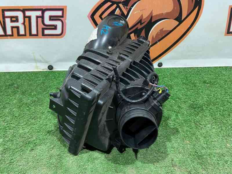 LR095789 Air filter housing right Range Rover Sport L494 (2014-2022) Used cost 250 € in stock 1 pcs.