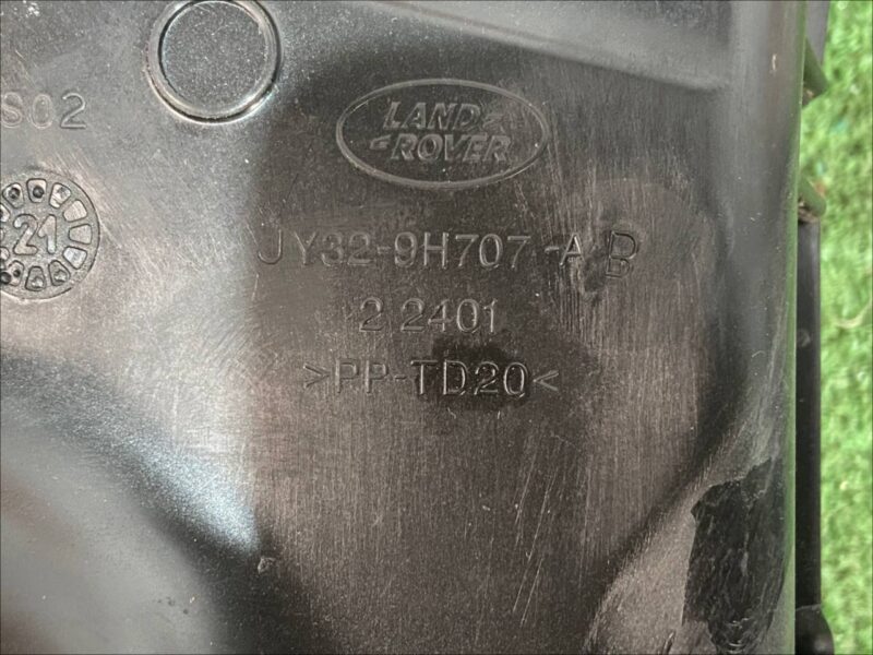 LR095884 Air duct left Land Rover Discovery 5 L462 (2017-) USED - Image 19