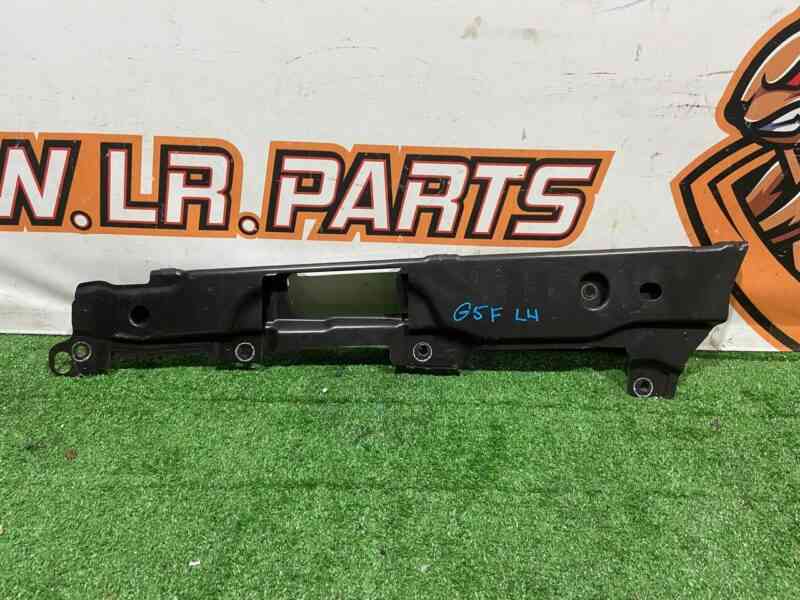 LR105083 Wing mounting bracket upper left LAND ROVER DISCOVERY 5 Used cost 57 € in stock 2 pcs.