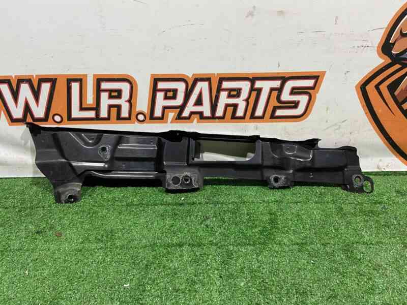 LR105083 Wing mounting bracket upper left LAND ROVER DISCOVERY 5 Used cost 57 € in stock 2 pcs.
