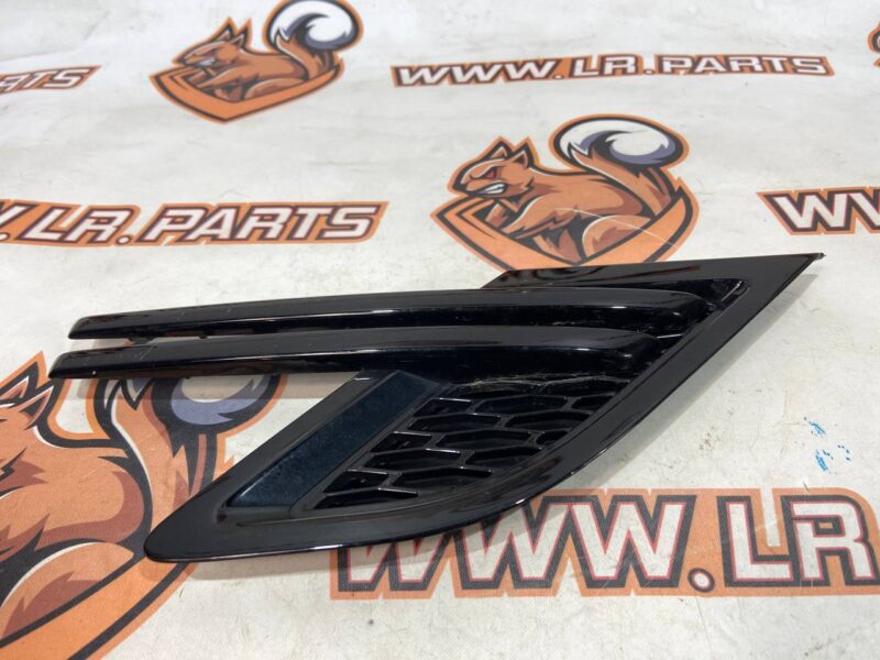 LR106327 Front right fender molding Range Rover Sport L494 (2014-2022) used cost 40 € in stock 1 pcs.