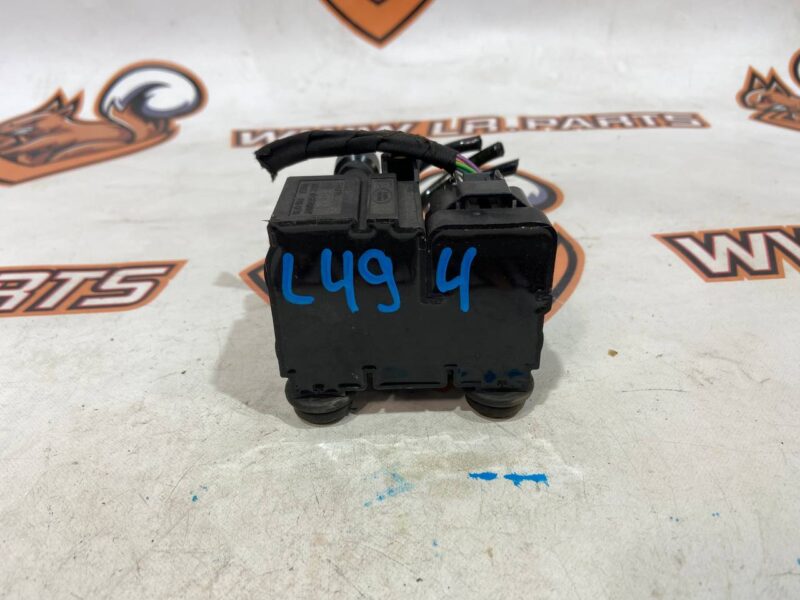 LR113342 Electromagnetic air suspension valve rear Range Rover Sport L494 Used - Image 35