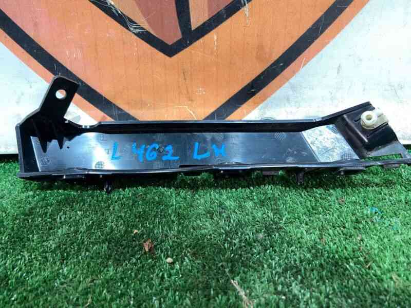 LR129882 Bumper mounting bracket left Land Rover Discovery 5 Used - Image 12