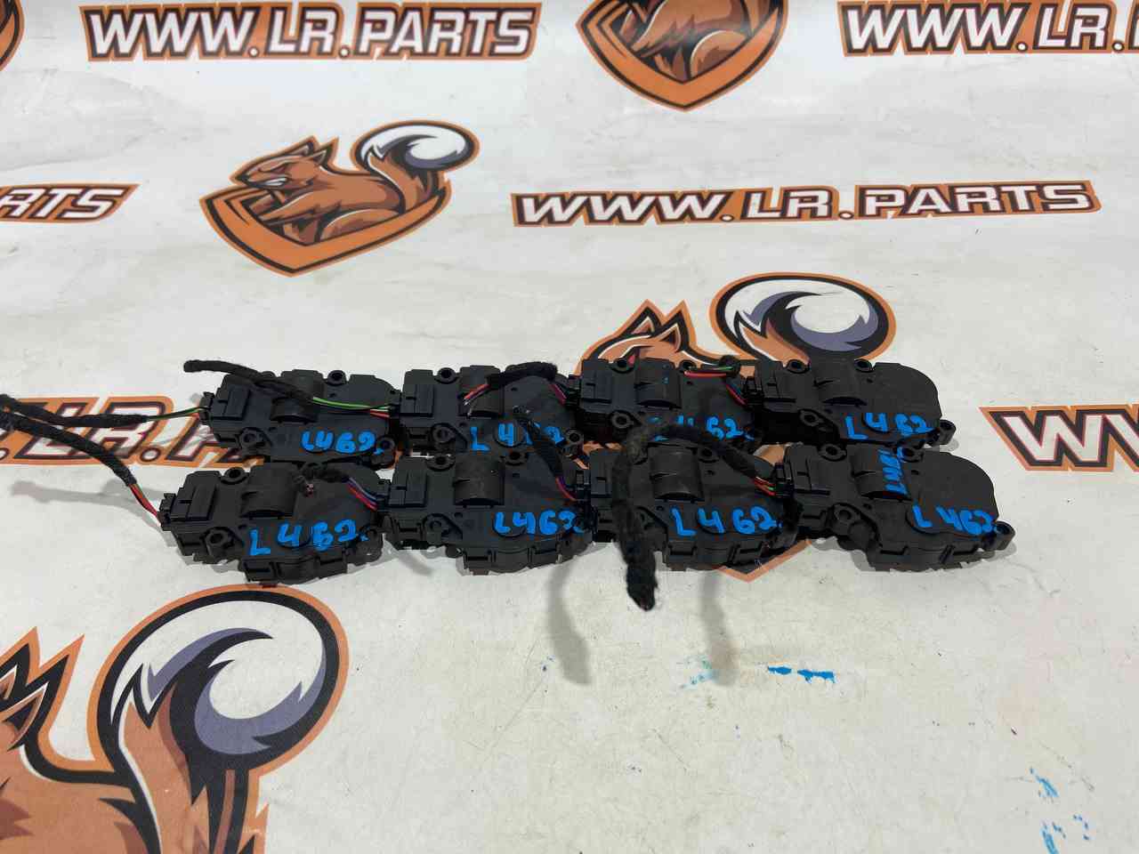 LR131060 Set of heater motors 8 pcs Land Rover Discovery 5 L462 (2017-) Used cost 200 € in stock 1 pcs.