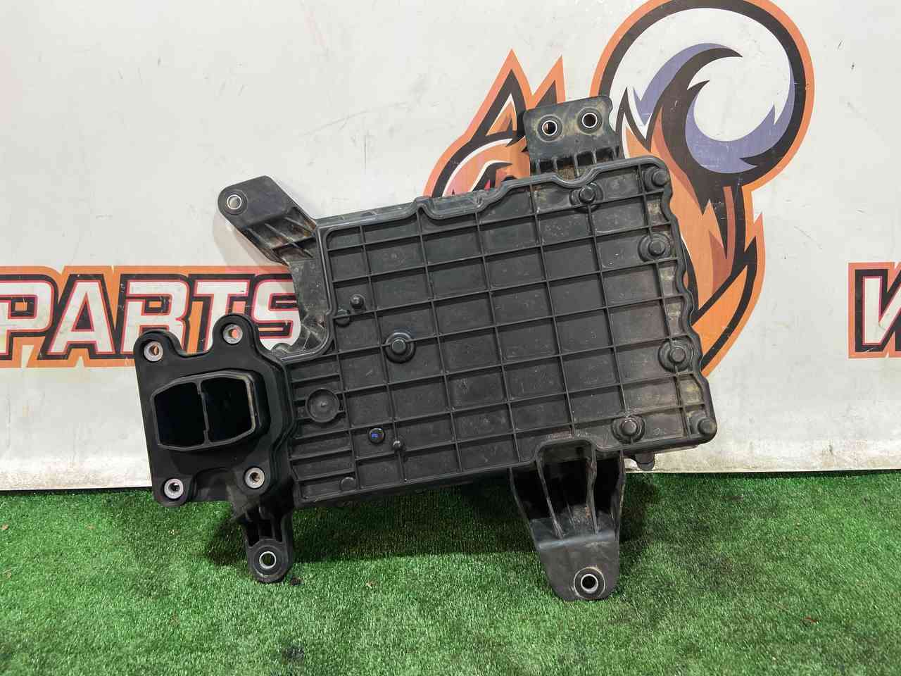 LR141890 Voltage converter housing Land Rover Discovery 5 L462 (2017-) used cost € in stock 1 pcs.