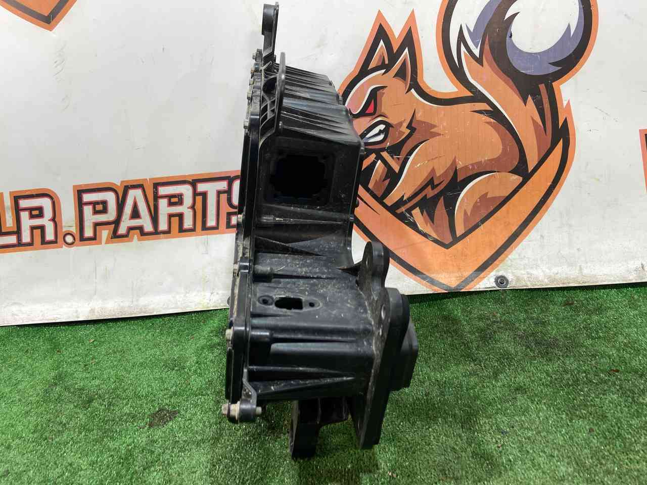 LR141890 Voltage converter housing Land Rover Discovery 5 L462 (2017-) used cost € in stock 1 pcs.