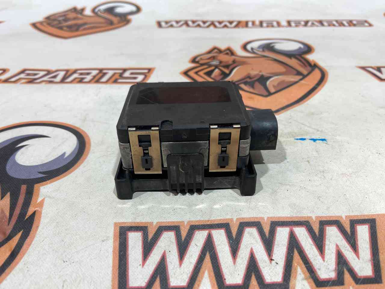 LR142569 Active cruise control radar Land Rover Discovery 5 L462 (2017-) used cost 500 € in stock 1 pcs.