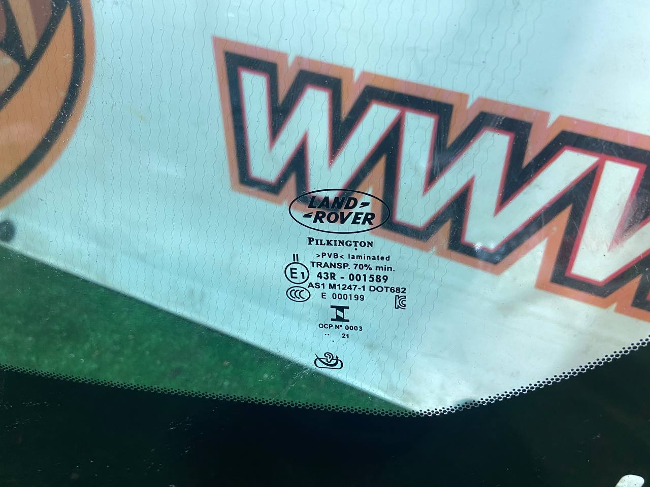 LR142815 Windshield glass Range Rover Velar L560 (2018-) used cost € in stock 1 pcs.