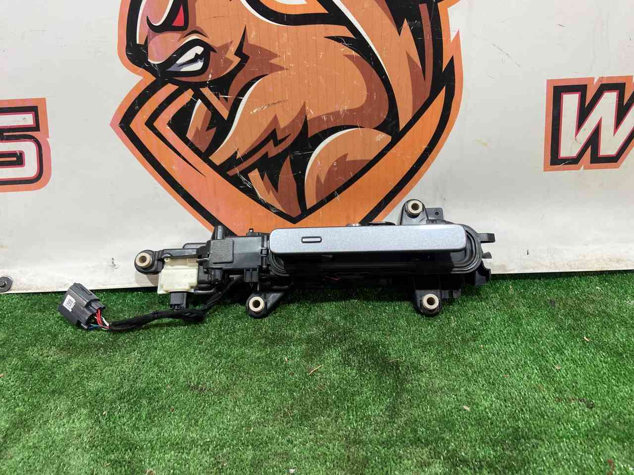 LR144887 Door handle outer front left Range Rover Velar L560 (2018-) USED cost 80 € in stock 1 pcs.