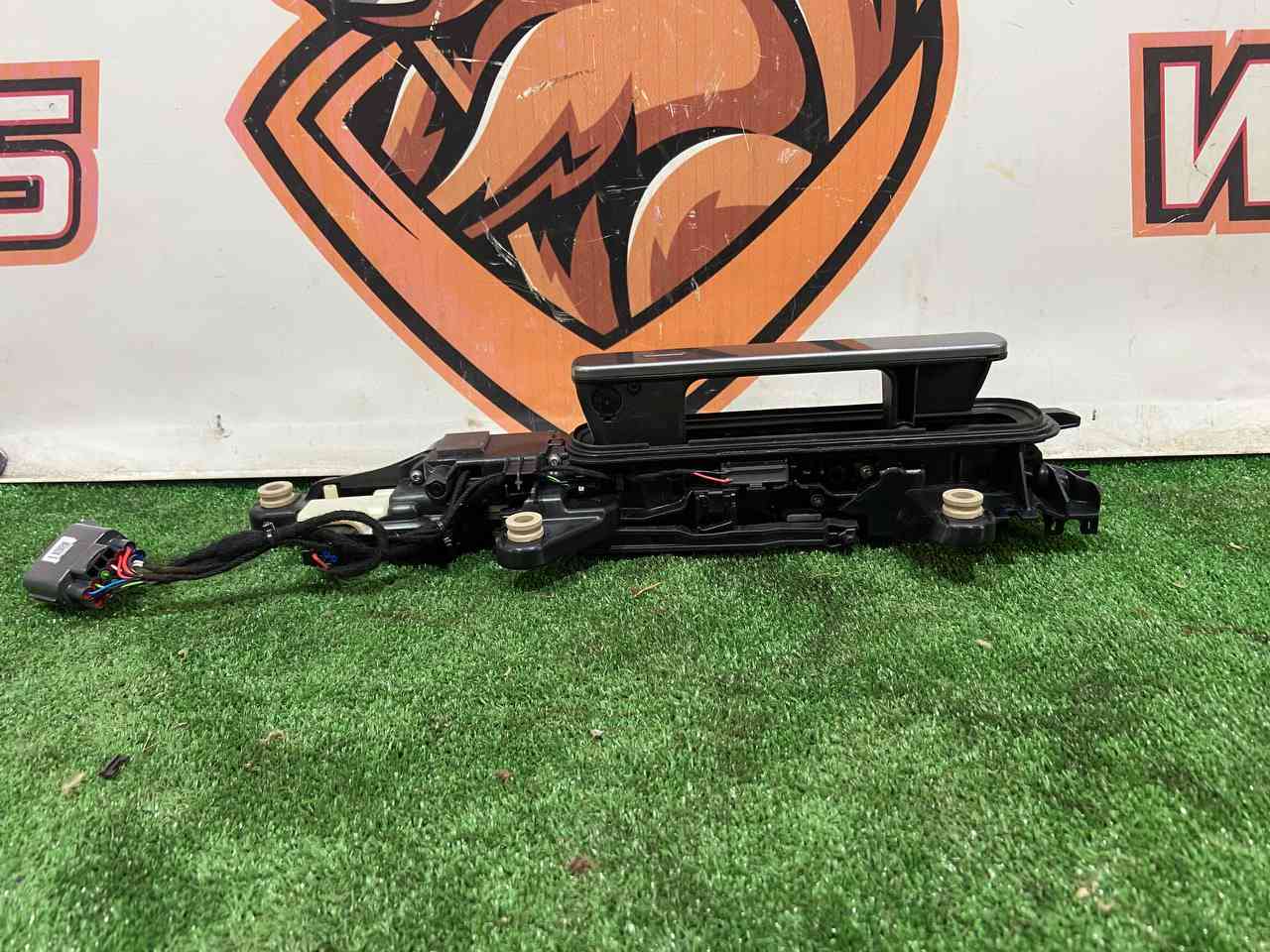 LR144887 Door handle outer front left Range Rover Velar L560 (2018-) USED cost 80 € in stock 1 pcs.