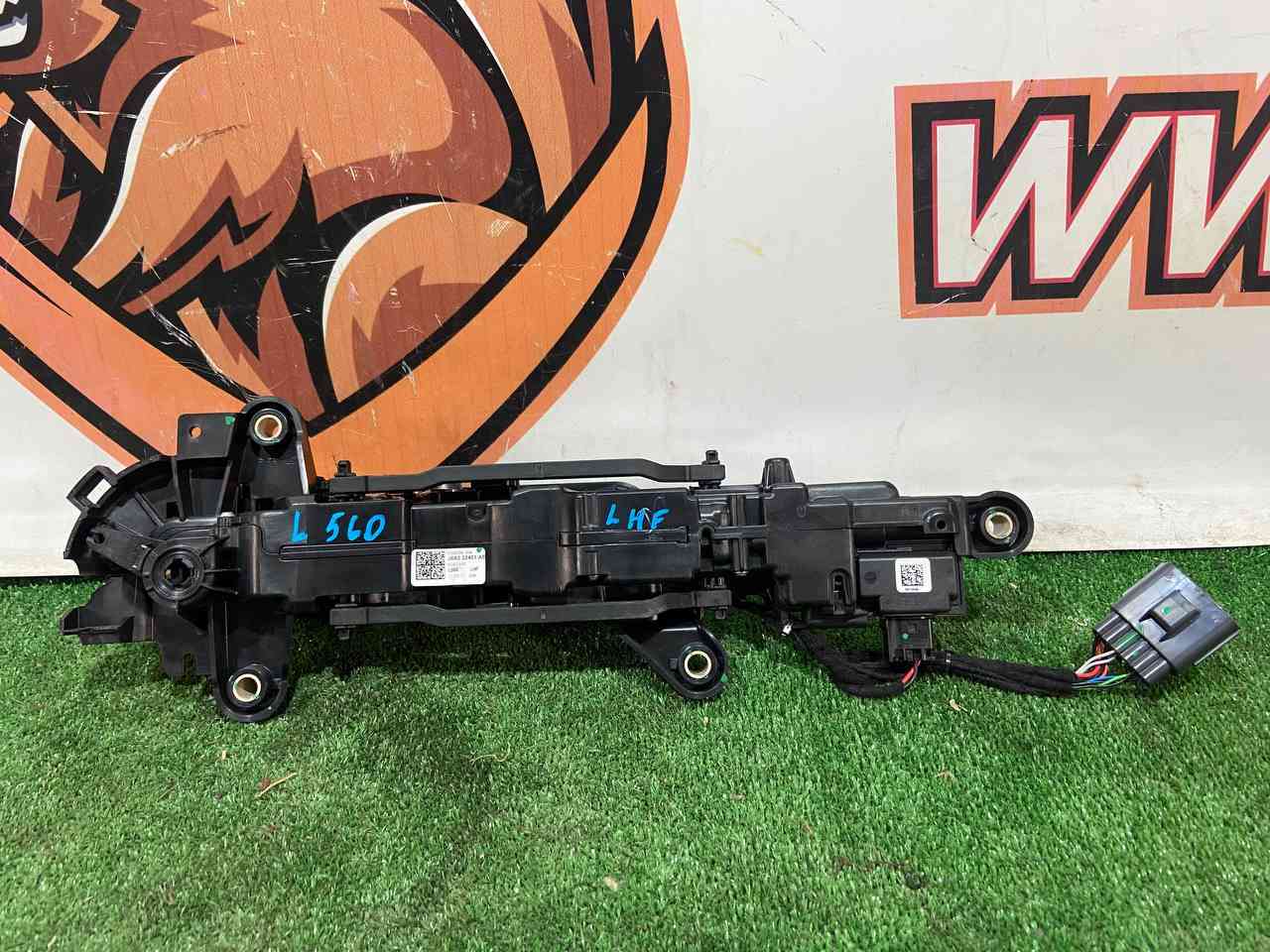 LR144887 Door handle outer front left Range Rover Velar L560 (2018-) USED cost 80 € in stock 1 pcs.