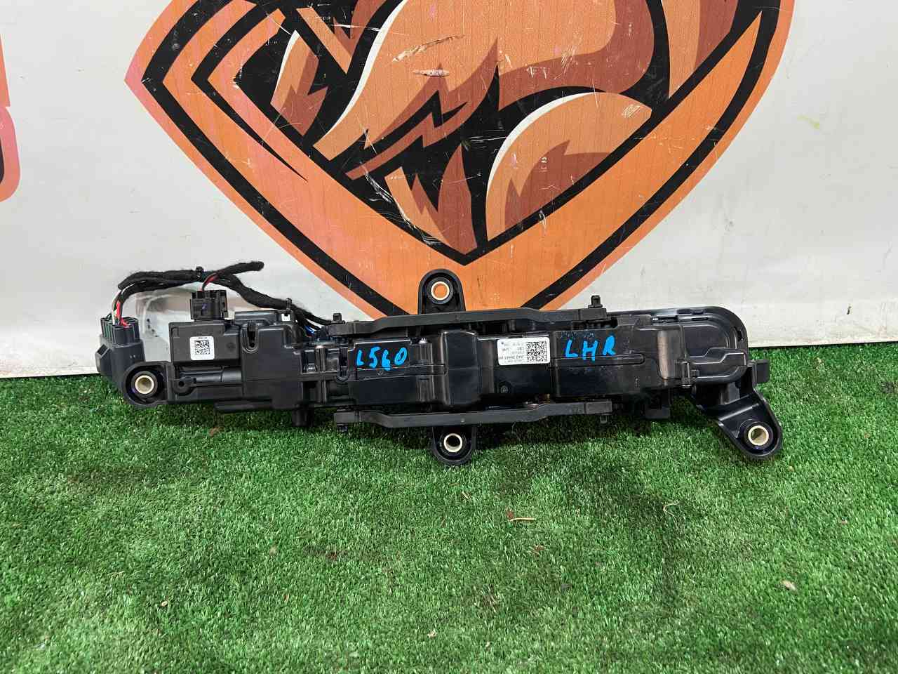 LR178960 Door handle outer rear left Range Rover Velar L560 (2018-) Used cost 90 € in stock 1 pcs.