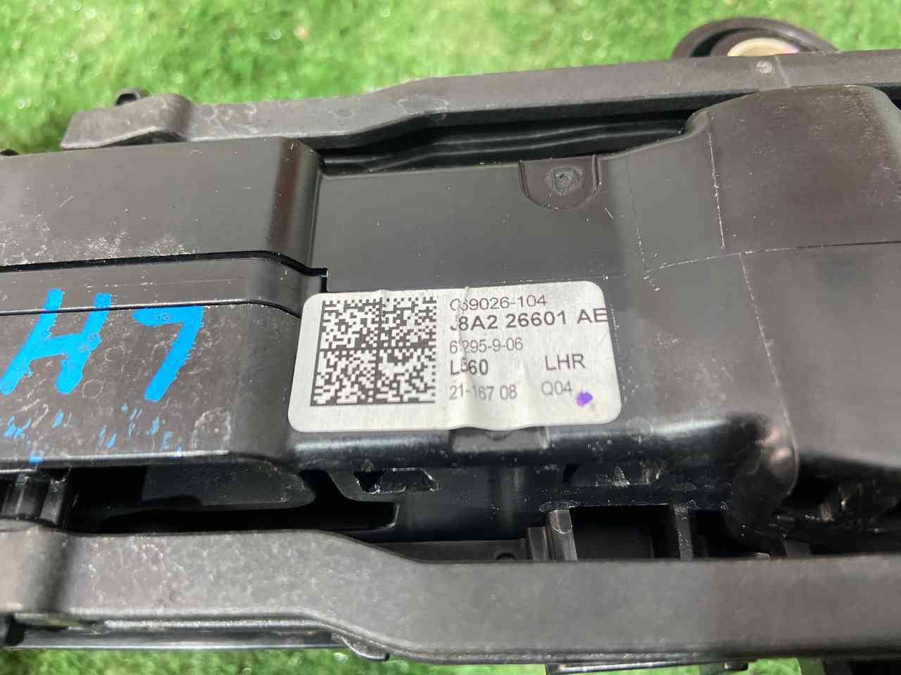 LR178960 Door handle outer rear left Range Rover Velar L560 (2018-) Used cost 90 € in stock 1 pcs.