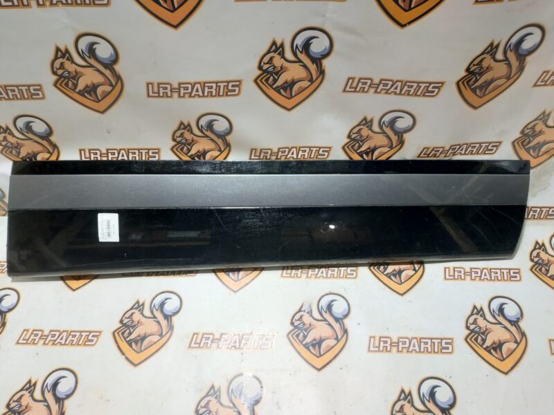 LR146631 Front right door molding Range Rover Velar L560 (2018-) USED cost 90 € in stock 3 pcs.