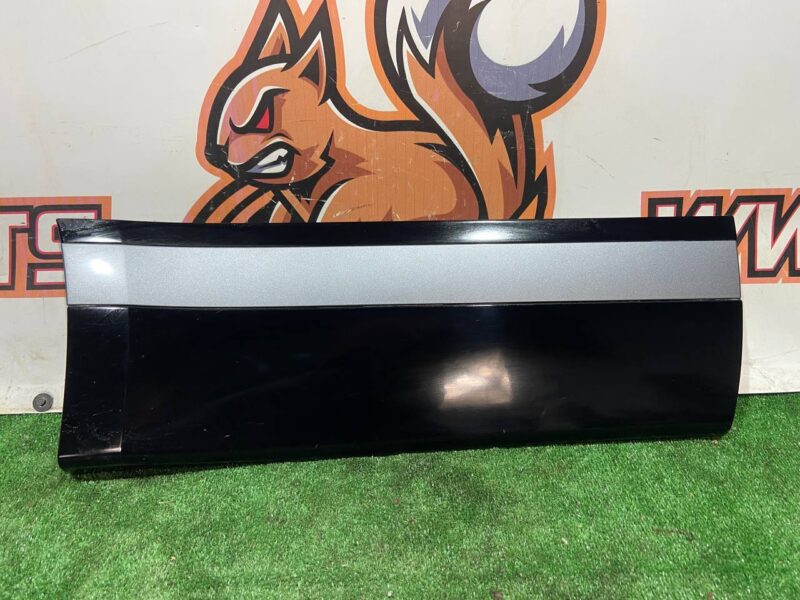 LR146635 Rear right door molding Range Rover Velar L560 (2018-) USED cost 90 € in stock 4 pcs.
