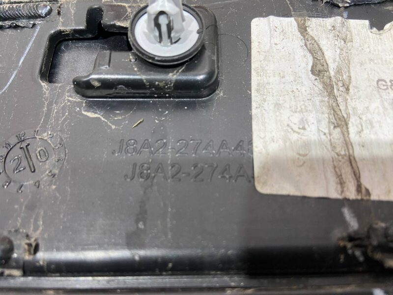 LR146635 Rear right door molding Range Rover Velar L560 (2018-) USED cost 90 € in stock 4 pcs.