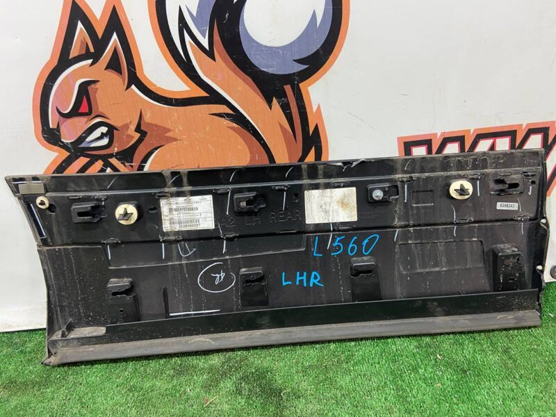 LR146637 Molding of the door of the rear left Range Rover Velar L560 (2018-) used cost 60 € in stock 3 pcs.