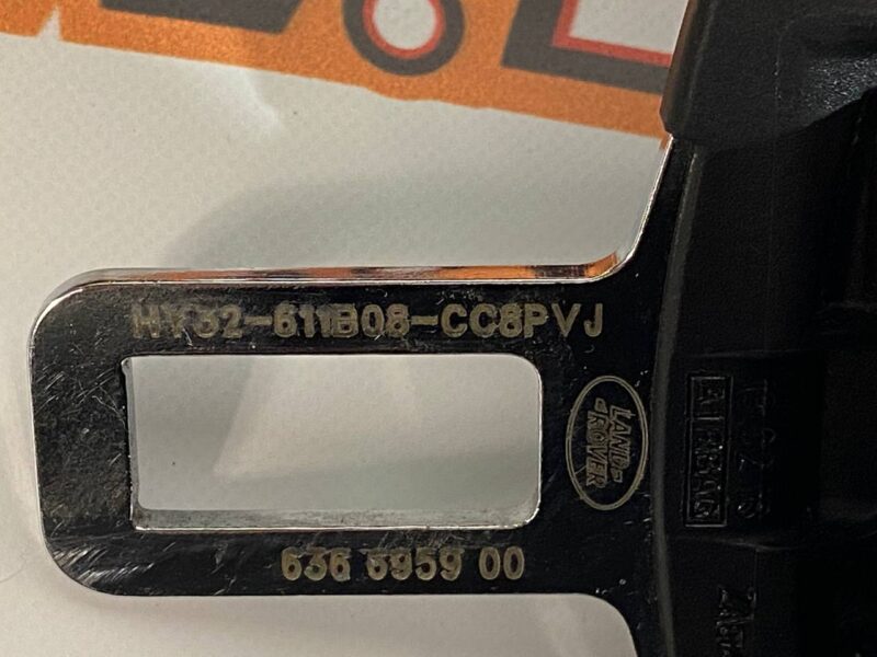 LR155093 Front right seat belt Land Rover Discovery 5 L462 (2017-) Used cost 100 € in stock 2 pcs.