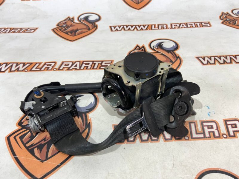 LR155093 Front right seat belt Land Rover Discovery 5 L462 (2017-) Used cost 100 € in stock 2 pcs.