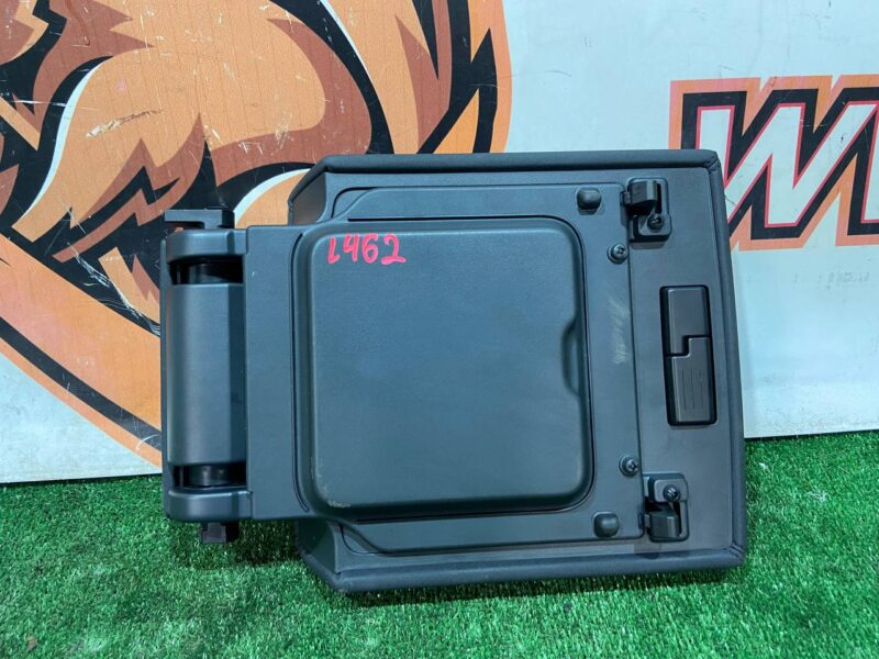 LR156108 Armrest Land Rover Discovery 5 L462 (2017-) Used cost 80 € in stock 1 pcs.