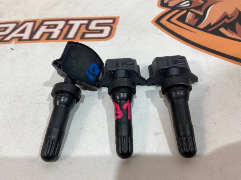 LR156918 Tire pressure sensor 433 MHz Range Rover L405 (2013-2021) used cost 90 € in stock 8 pcs.