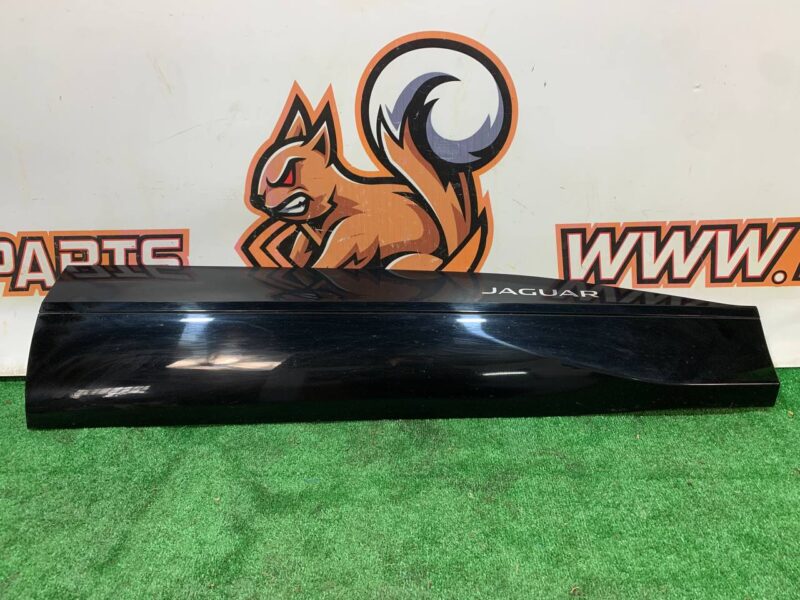 T4K10127LML Door molding front right lower Jaguar I-Pace (2018-) Used cost 150 € in stock 7 pcs.