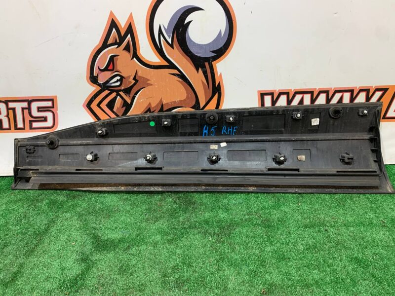 T4K10127LML Door molding front right lower Jaguar I-Pace (2018-) Used cost 150 € in stock 7 pcs.