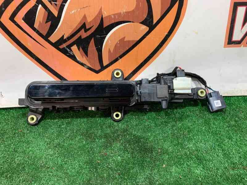 T4K1292 Door handle outer rear left Jaguar I-Pace (2018-) Used cost 100 € in stock 3 pcs.