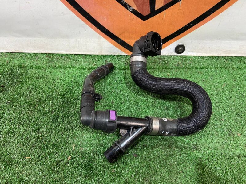 T4K1896 Coolant pipe Jaguar I-Pace (2018-) used cost 35 € in stock 3 pcs.