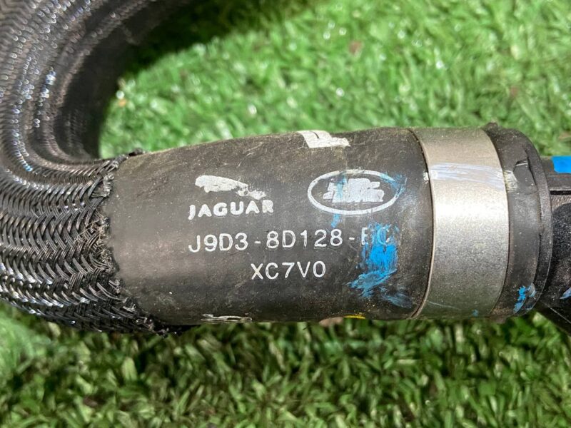 T4K1896 Coolant pipe Jaguar I-Pace (2018-) used cost 35 € in stock 3 pcs.