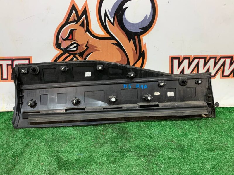 T4K9214LML Molding door rear right lower Jaguar I-Pace X590 (2018-) Used cost 150 € in stock 5 pcs.